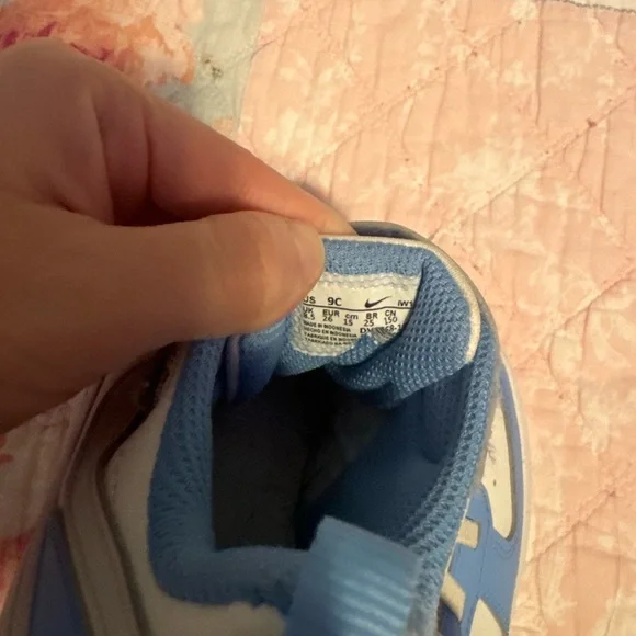 Nike toddler Sneakers in Blue and White - Picture 3 of 3